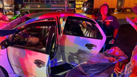 แม่อั้นไม่ไหว คลอดลูกสาวบนรถเก๋ง คอหวยไม่ลืมส่อง "เลขเด็ด" ทะเบียนรถลุ้นโชค