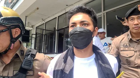 ศาลสั่งจำคุก 1 ปี 12 เดือน “สจ.กอล์ฟ” กับพวกรุมทำร้ายตำรวจคาหน่วยเลือกตั้ง