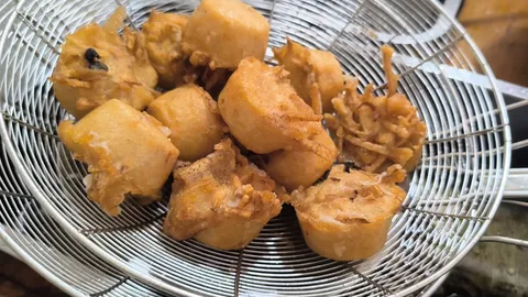 ปักหมุดของอร่อยพิษณุโลก “ร้านตือคาโค” หรือ ขนมขาหมู ฝีมืออดีตเชฟ คิวยาวจนหมดเกลี้ยงภายใน 3 ชั่วโมง