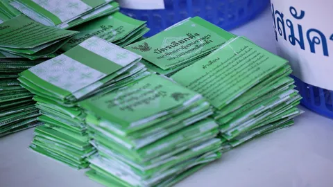 ศาลรธน. สั่งส่งเอกสารภายใน 15 วัน ปมบัตรเลือกตั้งมีบาร์โค้ดและคิวอาร์โค้ด 