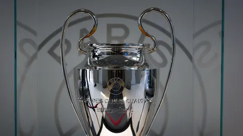 เต็ง 1 ผิดคาด "ซูเปอร์คอม" ทำนายเต็งแชมป์ UCL ล่าสุด หลังจบผลบอลรอบรองฯ เลก 1