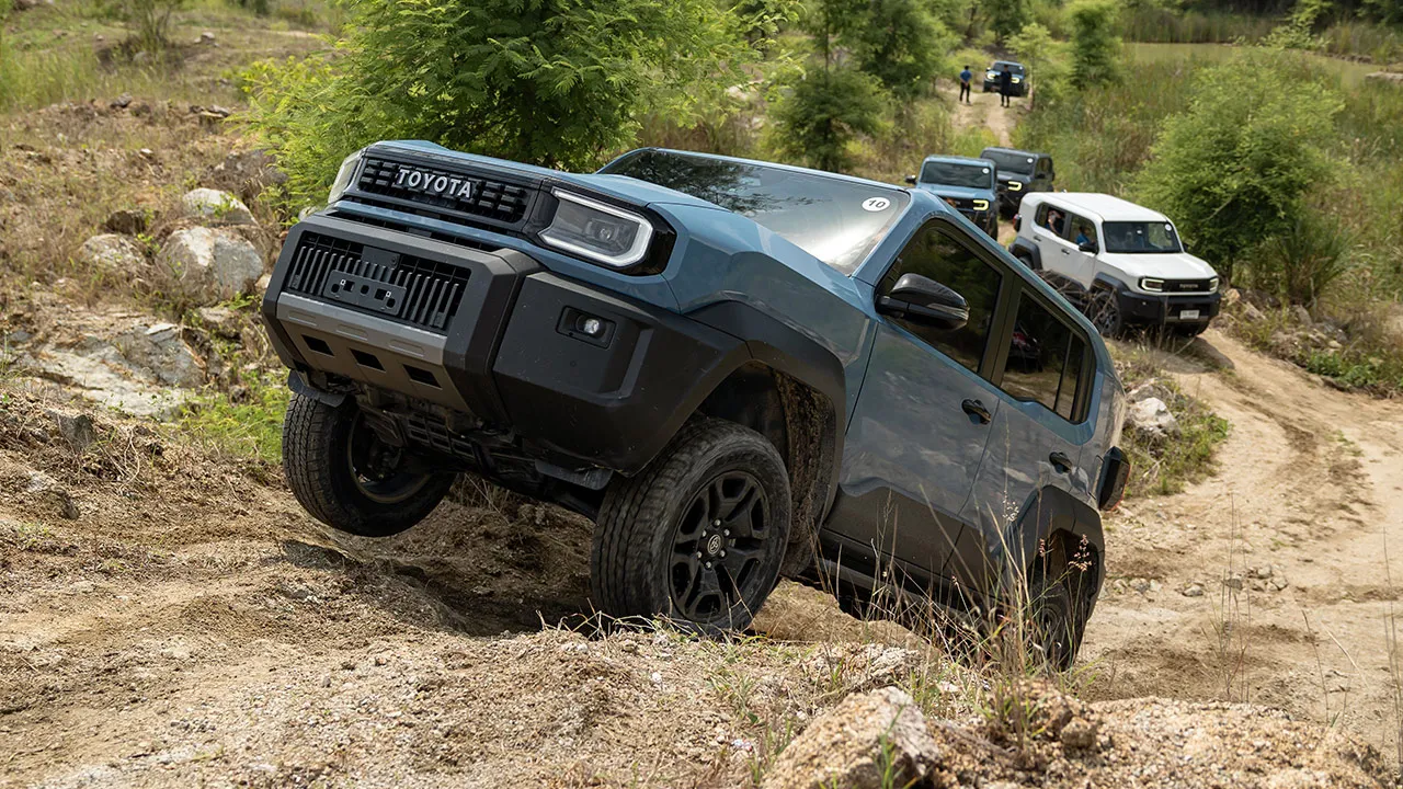 รีวิว TOYOTA LAND CRUISER FJ ตำนานบทใหม่ ลุยแหลก ซ่อมง่าย พร้อมบวกทุกอุปสรรค