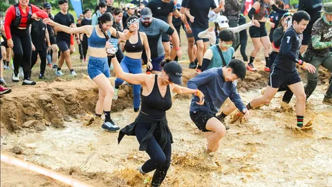 วิ่งโคลน นักกีฬานานาชาติกว่า 2 พันคนจาก 20 ประเทศร่วมปล่อยพลัง