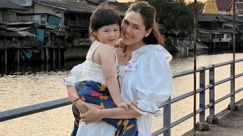 คำตอบของ ชมพู่ อารยา เผยเหตุผลที่ยังอุ้ม น้องเกล อยู่ แม้ลูกสาวจะตัวโตขึ้น
