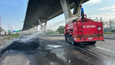 ไฟไหม้รถบรรทุกแบตเตอรี่ลิเธียม ถ.บางนา-ตราด ยังปิดการจราจรเลนหลัก ทำรถติด