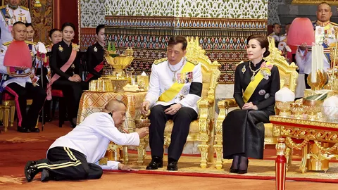 ปีติฉัตรมงคล ถวายพระพรชัย "2 ล้นเกล้า" เสด็จราชพิธี 3 ทัพยิงปืน "สลุตหลวง"