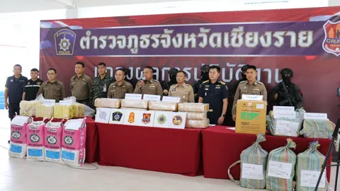 เชียงราย ตะลึง จับเด็ก 14 ขนยาไอซ์ ส่วนเด็ก 15 ขนยาบ้า 1 ล้านเม็ด เด็ก 16 ขับรถนำทาง