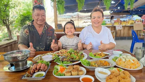 ตำนานเอ็นหอยจอบ! ผัดฉ่า-ต้มระกำ “เฮียหมู” อาหารพื้นบ้านรสเด็ด ของดีบ้านเพ ระยอง