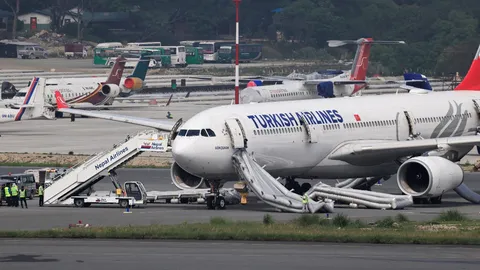 ระทึก เครื่องบิน Turkish Airlines ไฟลุกขณะลงจอดที่เนปาล ผู้โดยสาร 300 ชีวิตรอดหวุดหวิด