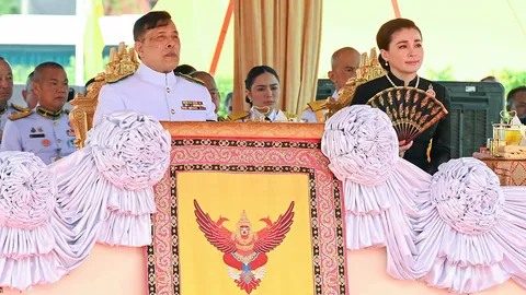 เสด็จพระราชพิธี "วันพืชมงคล" หยิบผ้า 6 คืบน้ำจะน้อย กินถั่ว-น้ำ-หญ้า-เหล้า อุดมสมบูรณ์-ค้าขายดี