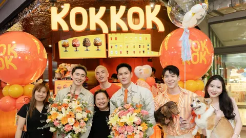 "Kok Kok" ร้านน้ำชงไทย เปิดตัวแลนด์มาร์กใหม่ใจกลางสยามสแควร์ คนดังแห่ร่วมยินดีคับคั่ง