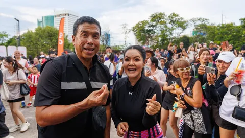 กทม.-ไทยรัฐ ปลุกจตุจักรคึกคัก คนดัง-ปชช. 1,500 คนแห่เต้นมักม่วนหน้าฮ้าน เตรียมจัดต่อ 3 สัปดาห์