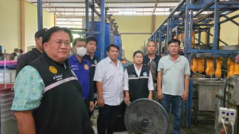 ชาวบ้านไม่ทน ร้อง นายกฯ อบต.สำนักบก เข้าตรวจสอบโรงงาน "ผลิตถุงมือยางเถื่อน"