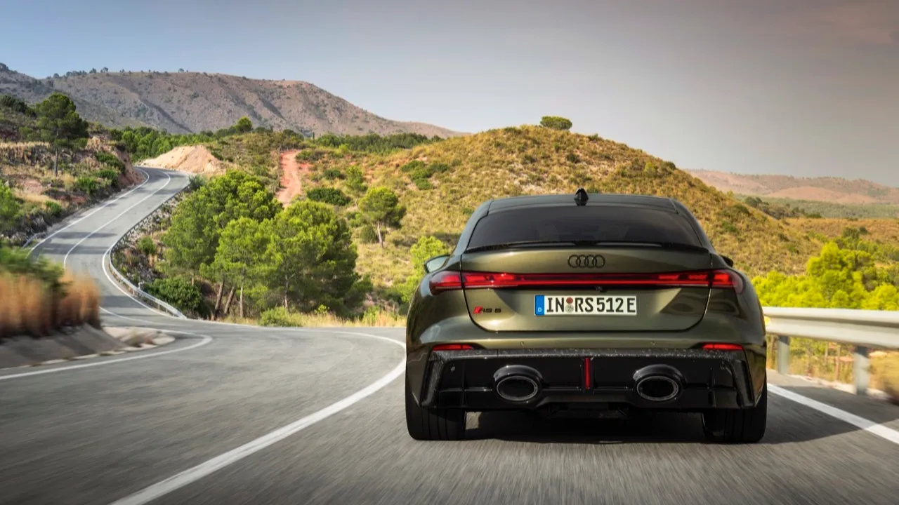 AUDI RS 5 พลังปลั๊กอินไฮบริด 639 ม้า โชว์ความหนึบแทร็ก F1 ไมอามี กรังด์ปรีซ์