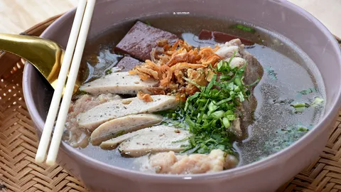 “เส้นใสก๋วยจั๊บญวน” ชวนชิมหมูยออุบลฯ
