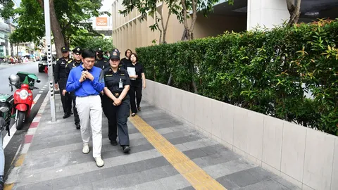แผงค้าย่านบางรักต้องมีระเบียบ ลุย ถ.คอนแวนต์-ซ.นราธิวาส เคลียร์ผู้ค้าจร-รถเข็น