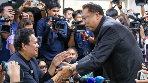 ประวัติ “สุชาติ ชมกลิ่น” เดินชนนักข่าว บอกรู้จักน้อยไป ก่อนไหว้ขอโทษ