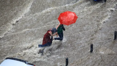 อุตุฯ เตือนไทยฝนตกหนักต่อเนื่อง เปิดรายชื่อจังหวัดเสี่ยงน้ำท่วมฉับพลัน-น้ำป่าหลาก