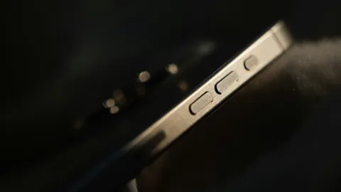 Apple เล็งหยิบวัสดุ Titanium กลับมาอีกครั้ง คาดยังเป็นเอกสิทธิ์พิเศษสำหรับ iPhone Pro เหมือนเดิม