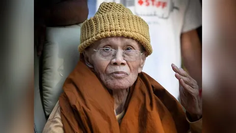 เปิดประวัติ "หลวงปู่สมบุญ" พระเกจิสายวิปัสสนากรรมฐานชื่อดัง ละสังขารอย่างสงบ