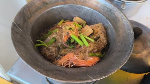 จากรสมือเชฟอิตาเลียนสู่กุ้ง-ปูอบวุ้นเส้นสูตรแต้จิ๋ว กล่องละ 70 บาท หน้าโรงเรียนผดุงราษฎร์ พิษณุโลก