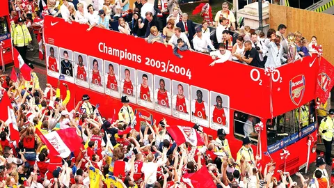 ครั้งสุดท้าย อาร์เซนอล คว้าแชมป์พรีเมียร์ลีก ในปี 2004 มีอะไรเกิดขึ้นบ้าง