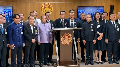 เล็งเอาผิด ม.112 สว.รุกหนัก ฟัด "ปิยุบตร-เท้ง" ชี้นัยซ่อนเร้นหมิ่นสถาบัน