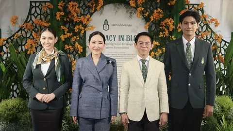สถาบันพระปกเกล้า ร่วมกับแบรนด์ SIRIVANNAVARI จัดงานเทิดพระเกียรติ เผยโฉมผ้าพันคอและเนคไทรุ่นพิเศษ
