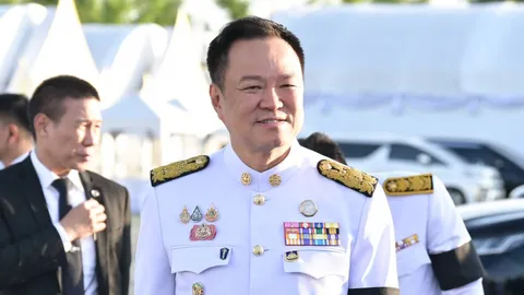 “อนุทิน” ยินดี “ทักษิณ” ได้รับพระราชทานอภัยโทษ บอกวันนี้วันมงคล ไม่พูดเรื่องอื่น