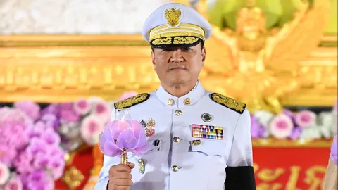 นายกรัฐมนตรีและภริยา เป็นประธานพิธีจุดเทียนถวายพระพรชัยมงคลสมเด็จพระนางเจ้าฯ พระบรมราชินี