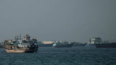 ฝูงโดรนพิฆาตถล่ม "ท่าเรือโอมาน" ส่งน้ำมันชะงัก ยังไร้ข้อยุติศึก มะกัน-อิหร่าน
