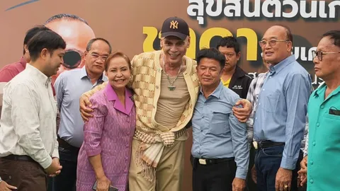 “ชาดา” วันเกิดครบ 65 ปี เปิดบ้านรับแขกอวยพร พร้อมแจกข้าวสารชาวบ้าน