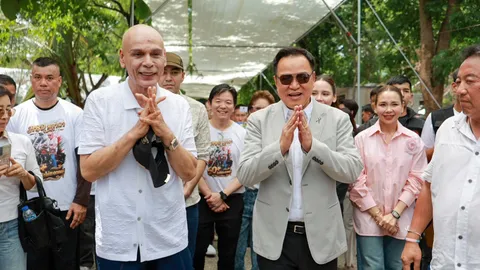 ชื่นมื่น “อนุทิน” มอบแจกันดอกไม้อวยพรวันเกิด “ชาดา” ที่บ้านดอนหมื่นแสน
