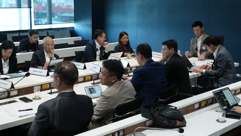 ปชน. แนะชื่อคนข้างกาย “ทรัมป์” ที่ “ศุภจี” ควรหารือ จี้ทบทวนมติ ครม. เกณฑ์บัตรคนจน