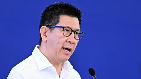 "เอกนิติ" รับทบทวนใหม่ เกณฑ์ตัดสิทธิบัตรคนจน ลูกหักภาษีอุปการะพ่อแม่