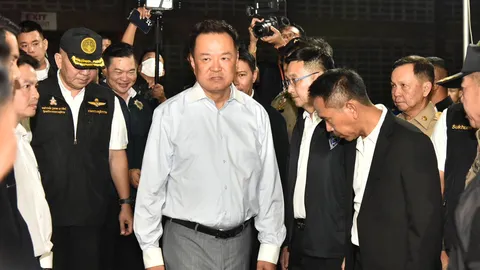 "อนุทิน" ปัดตอบปมเมนต์ปริศนา แซวแฉรีดเงินเดือนละ 5 ล้าน