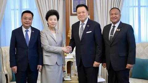 “บิ๊กดุลย์” พร้อม ผบ.ทบ. พบนายกฯ คาดถกความมั่นคง หลังวงหารือรองประธานสภาที่ปรึกษาจีน