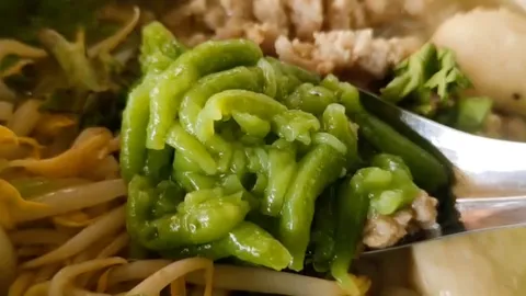 เปิดพิกัดลับปราจีนบุรี “เกี้ยมอี๋ใบเตยเส้นสด” ร้านมาดามณัช ทีเด็ดต้มยำมะนาวแท้ก่อนขึ้นเขาใหญ่