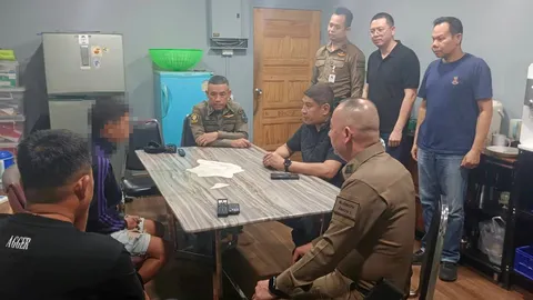 ตชด.รับรัวดับ 1 เจ็บ 2 โดนวินรุมก่อน พ่อรุดไปเยี่ยม-รํ่าไห้ ขอให้ดูกล้องวงจรปิด