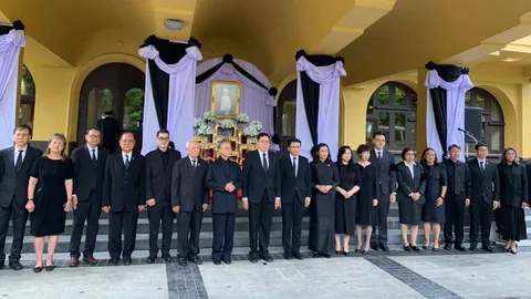 “ชวน หลีกภัย” ร่วมประชาคมธรรมศาสตร์ ถวายความอาลัย “เจ้าฟ้านักกฎหมาย”