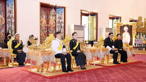 กษัตริย์จิกมี-ราชินี ร่วมพิธีสัตตมวาร "พระองค์ภา" พวงมาลาวางหน้าพระโกศ
