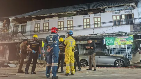 แผ่นปูนอาคารทรุดตัวใกล้วัดไตรมิตรฯ คาดสาเหตุอาจเกิดจากสภาพเก่า มีอายุกว่า 100 ปี