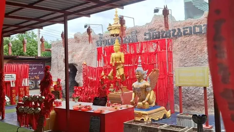 ศรัทธา "ท้าวเวสสุวรรณ" วัดหนองทอง คอหวยแห่จุดธูปขอโชค ลุ้นเลขเด็ดงวดนี้ 1/7/69