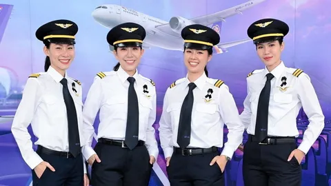 เผยโฉมนักบินหญิงกลุ่มแรกของการบินไทย ครบเครื่อง! สวย สตรอง มีกึ๋น วินัยเป๊ะ