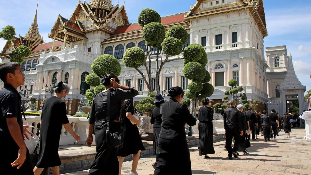 เปิดให้พสกนิกรวันแรก เข้ากราบพระศพ "พระองค์ภา