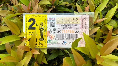 10 อันดับ "เลขเด็ด" ขายดีงวด 1/7/69 คอหวยกว้านซื้อ "เลขดังงวดนี้" เกลี้ยงแผงแล้ว