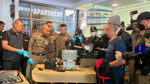 ขอโทษแอร์สาวมีนา ผงขาว-ผ้าลายช้างมัด "อุทัย" รับสิ้นสวมฮูดน้ำเงินส่งยา ค้นรังได้หลักฐานอื้อ