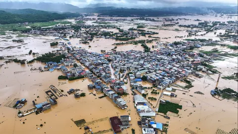 พายุฝนฟ้าคะนองถล่มภาคกลาง-ใต้จีน ดับแล้ว 15 เจ็บเกือบ 300 ราย