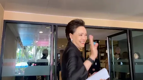 เจอแล้ว “ศุภจี” โบกมือตอบสื่อที่ทำเนียบฯ ไม่ได้หายไปไหน ทำงานทุกวัน หลังโซเชียลตามหา