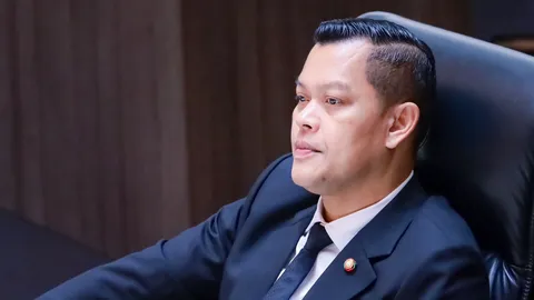 “ธนกร” ย้ำรัฐบาลจำเป็นต้องออก พ.ร.ก.กู้เงิน 4 แสนล้าน แก้วิกฤต ย้อน “เท้ง” เลิกเล่นเกมการเมือง